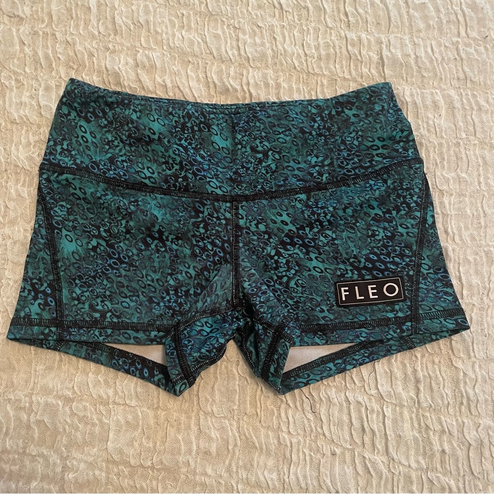 FLEO Contour Booty Short Size Small